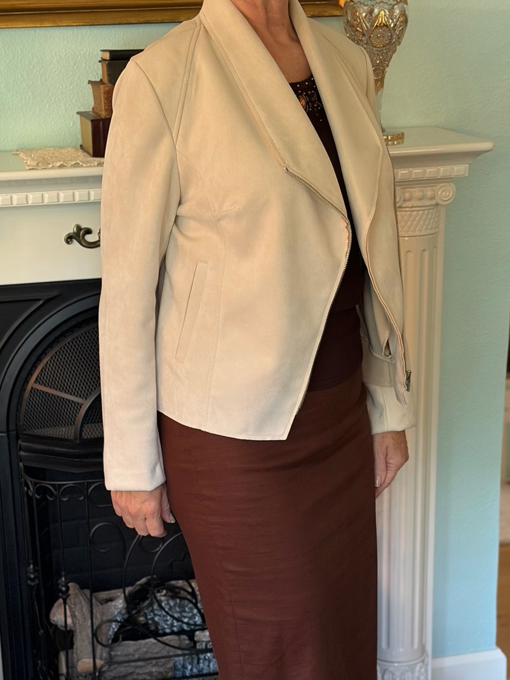 Tahari Womens Cream Faux Suede Asymmetrical Zip Jacket. EUC